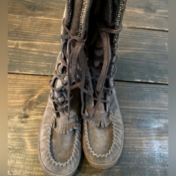 UGG Somaya F3013E Women’s Tall Gray Brown Moccasin Boots Women SIZE 6.5 NWOT - Picture 3 of 9